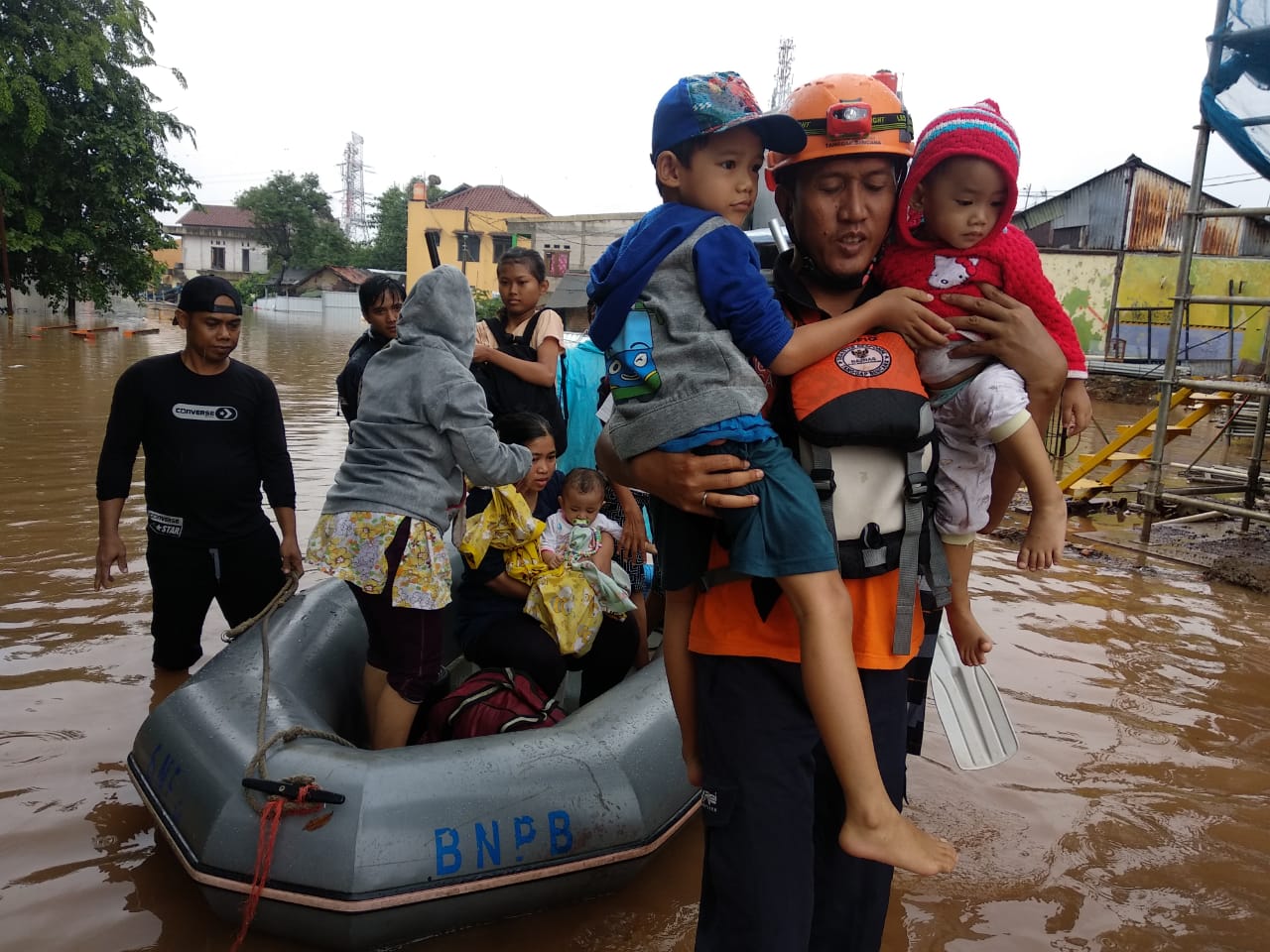 BAZNAS bantu evakuasi korban banjir Jakarta