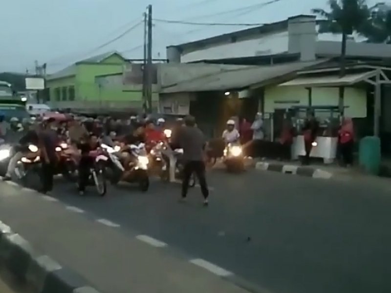 Balapan liar di Jalan Walet - Kompas Tambun Selatan pada Kamis (12/12)