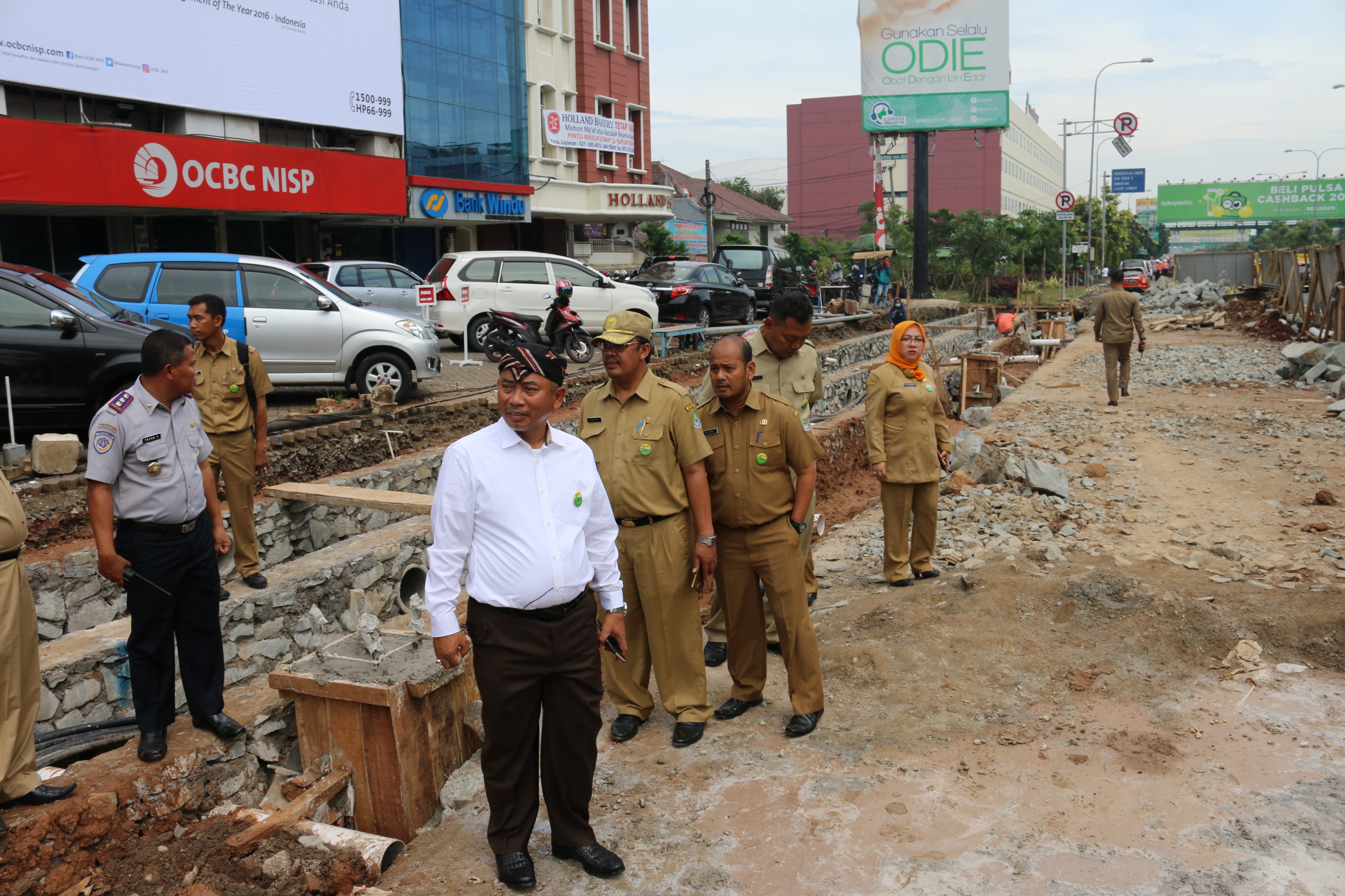 Bang Pepepn Awasi proyek pedestrian Ahmad Yani