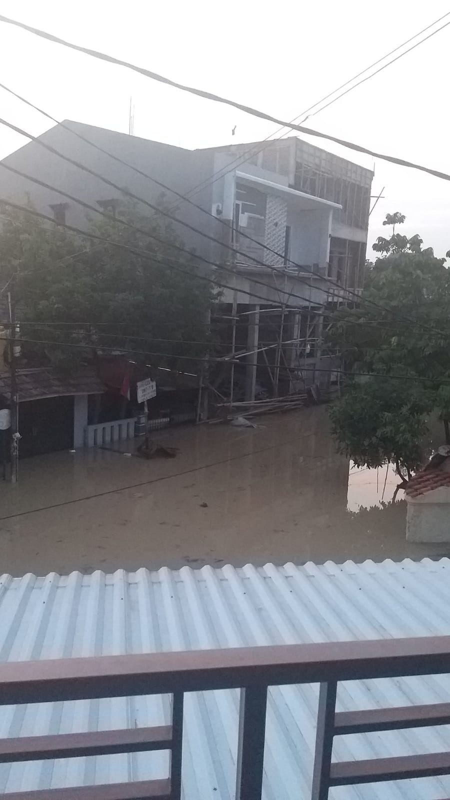 Banjir Melanda Perum Kemang IFI Jatiasih