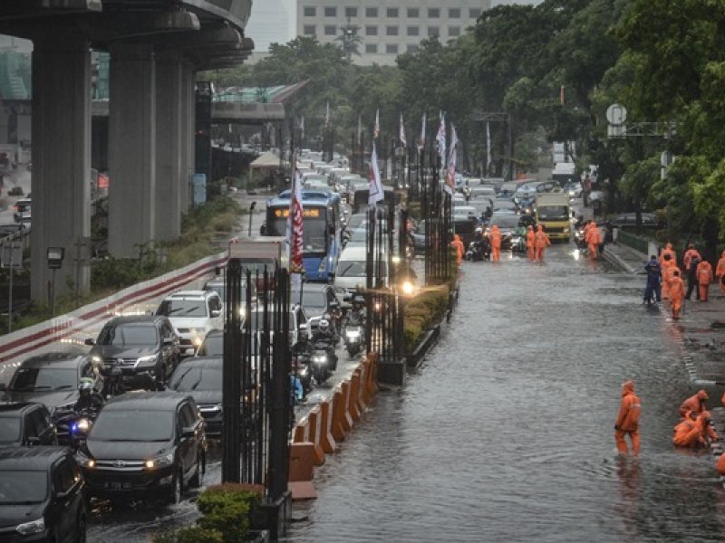 Banjir di Jalan HR Rasuna Said, Kuningan, Jakarta, Selasa, 17 Desember 2019.  ANTARA