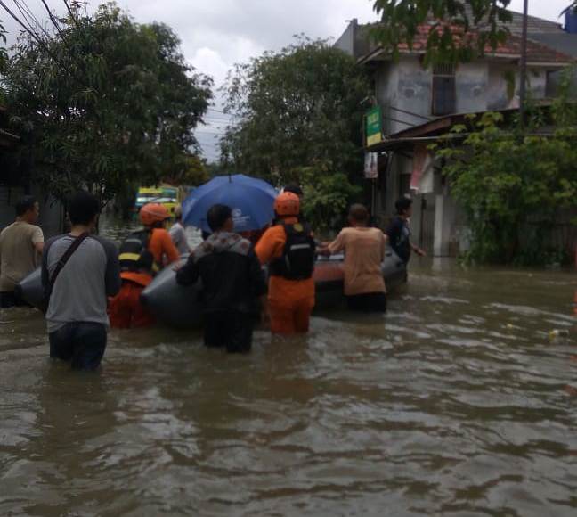 Banjir di RT 10 RW 20 Kelurahan Pejuang Kecamatan Medan Satria Kota Bekasi