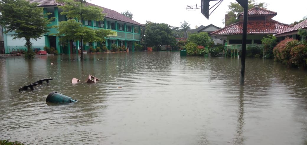 Banjir di SDN Jakasetia III Bekasi Selatan Kota Bekasi