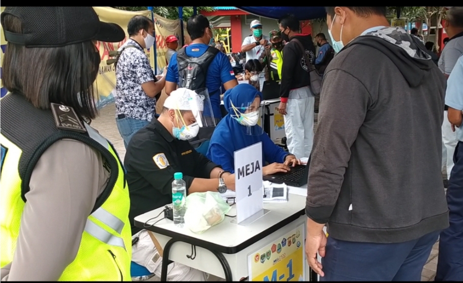 Buruh Pabrik di Kabupaten Bekasi Jalani Tes Usap Covid 19