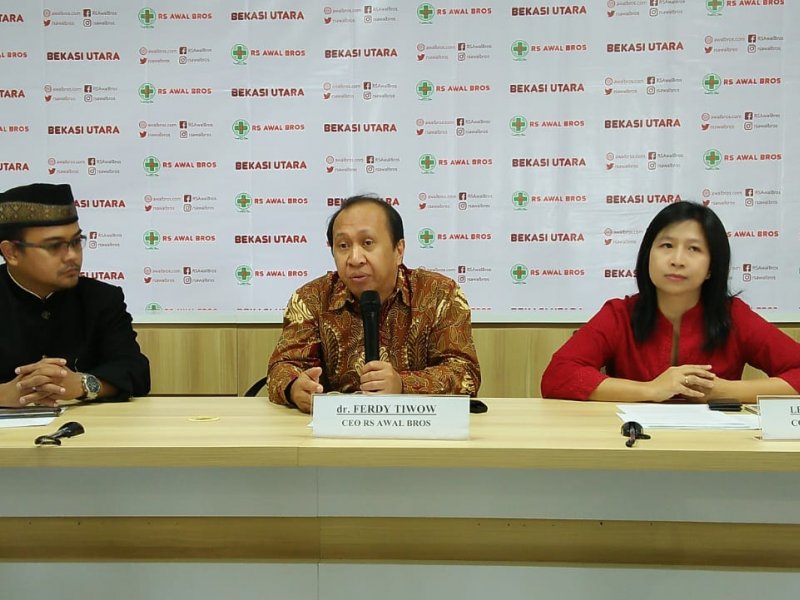 CEO RS. Awal Bros dr. Ferdy Tiwow saat memberikan sambutan