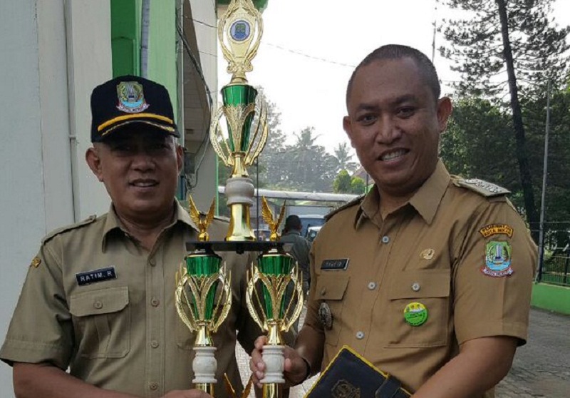 Camat Medan Satria terima penghargaan kecamatan terbaik se Kota Bekasi