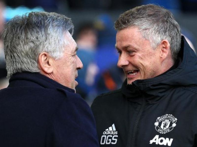 Carlo Ancelotti memberikan wejangan untuk Ole Gunnar Solskjae