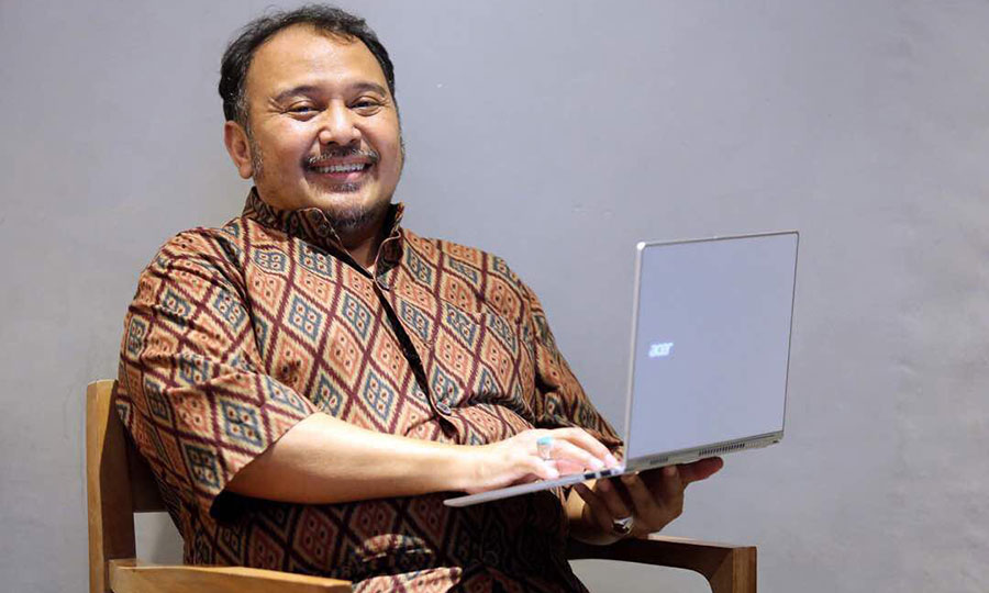 Chief Lembaga Riset Telematika Sharing Vision Bandung Dimitri Mahayana