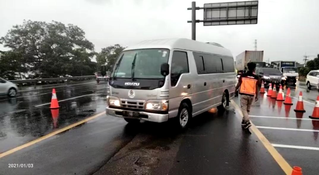 Contraflow dari KM 53 sampai dengan KM 47 Jalan Tol Japek