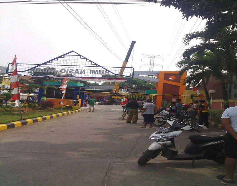 Crane di Jatikramat Dekat Sutet