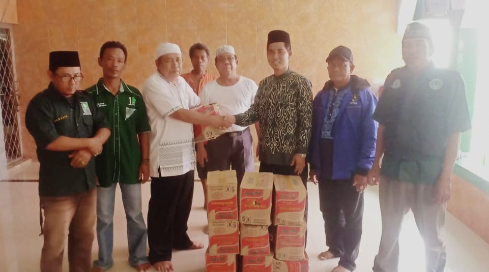 DPC PKB Kota Bekasi salurkan bantuan ke korban banjir di Kelurahan Teluk Pucung Kecamatan Bekasi Uta