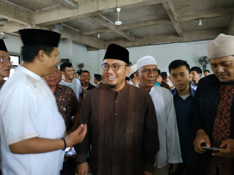 Dahnil Anzar Simanjuntak saat menghadiri pengajian di Masjid Al Jihad