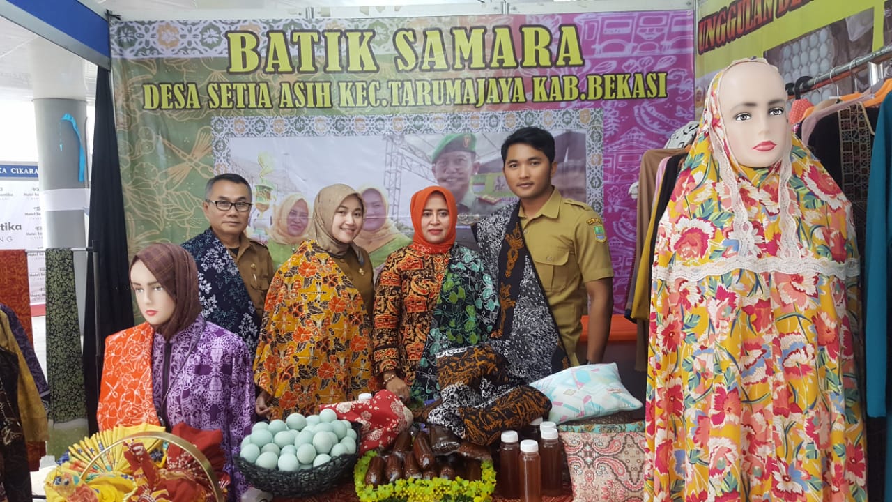 Desa Setia Asih memamerkan batik Samara di Bekasi Tourism Exhibition