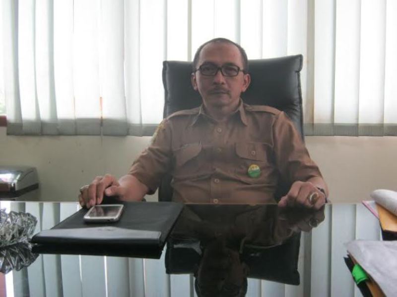 Dinas Kependidikan Kota Bekasi, Kepala Bidang Pendidikan Menengah, Latief Nurbana