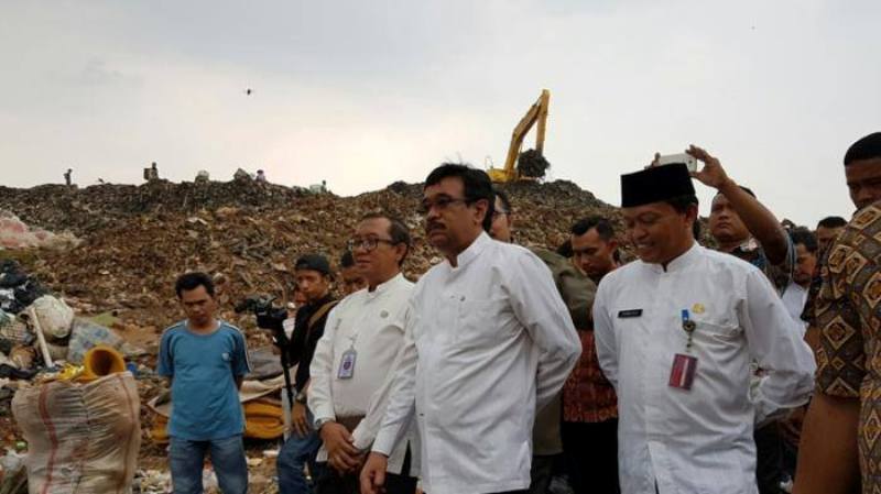 Djarot Saiful Hidayat saat Mengunjungi TPST Bantargebang