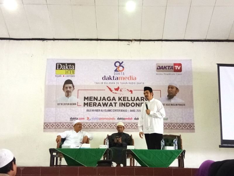 Dr Zaitun Rasmin saat mengisi Taklim Bulanan