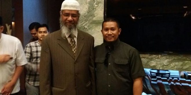 Dr Zakir Naik bersama Ketum Forjim Ades