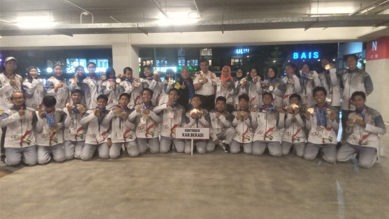 Drum Band Kabupaten Bekasi juara umum