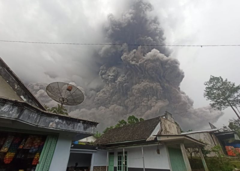 ERUPSI SEMERU