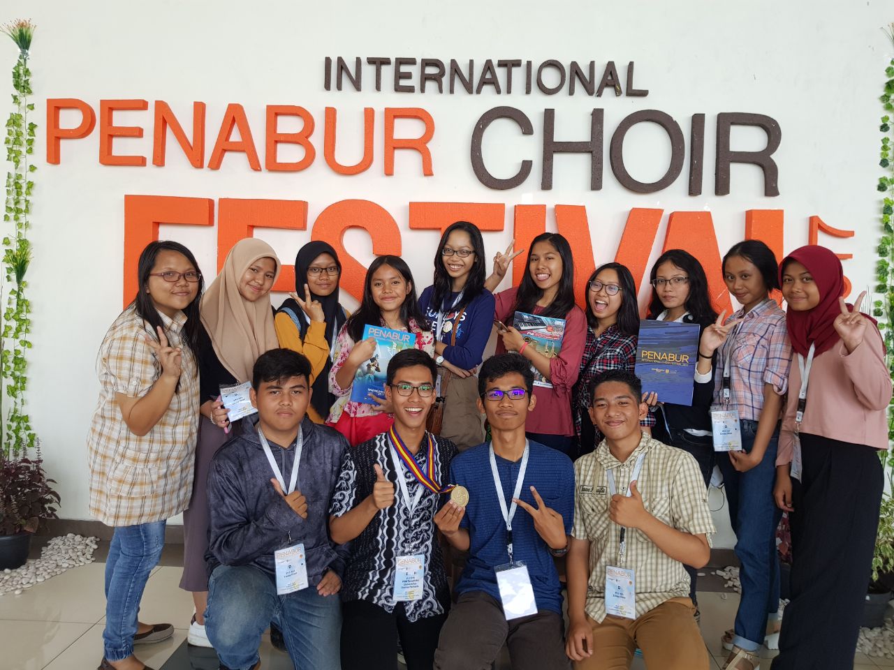 Etniez Choir SMAN 2 Kota Bekasi Raih Medali Emas