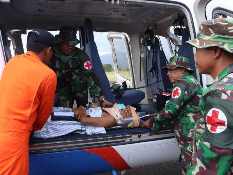 Evakuasi udara terhadap Sodok, menderita patah tulang leher menuju RSAD