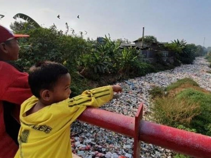 Sampah di Kali Jambe, Tambun Selatan, Kabupaten Bekasi