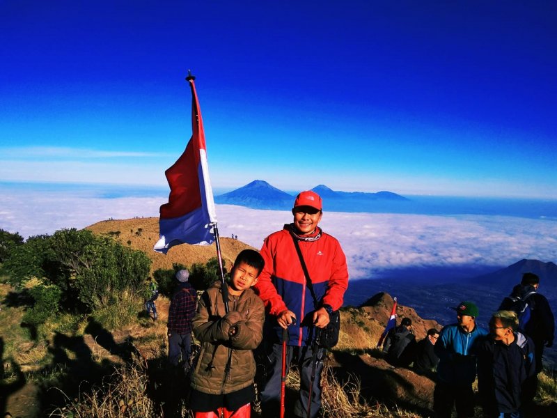 Fayyadh Qaishar Syafi mendaki Gunung Merbabu pada Peringati HUT RI ke 74