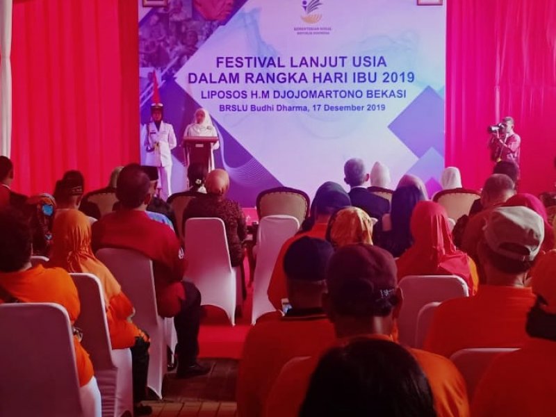 Festival lanjut usia dalam rangka Hari Ibu ke-91 di BRSLU Depsos Bekasi