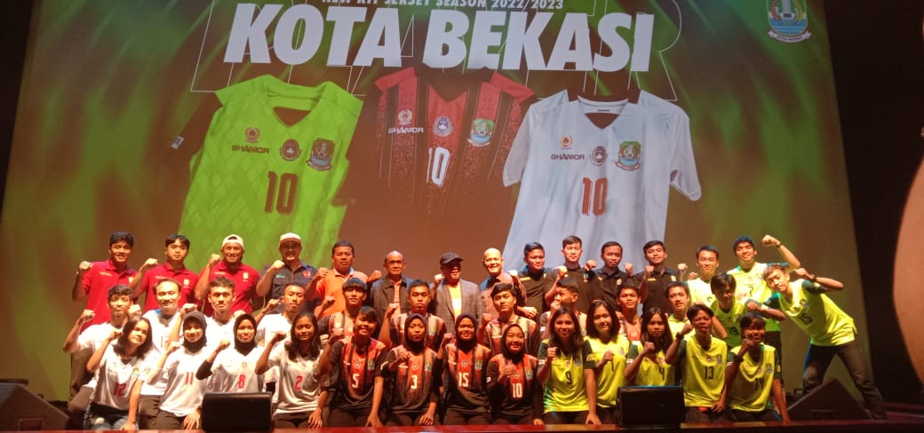 Foto Bersama Manajemen dan Pemain Futsal Kota Bekasi di Lounge XXI Mega Bekasi