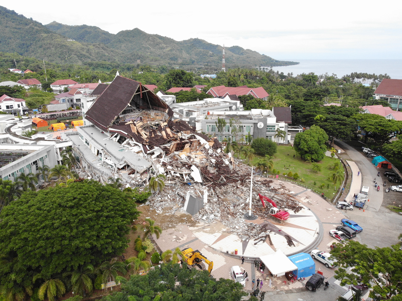 Gedung Kantor Gubernur Provinsi Sulawesi Barat Rusak Parah Akibat Gempa.Foto BNPB