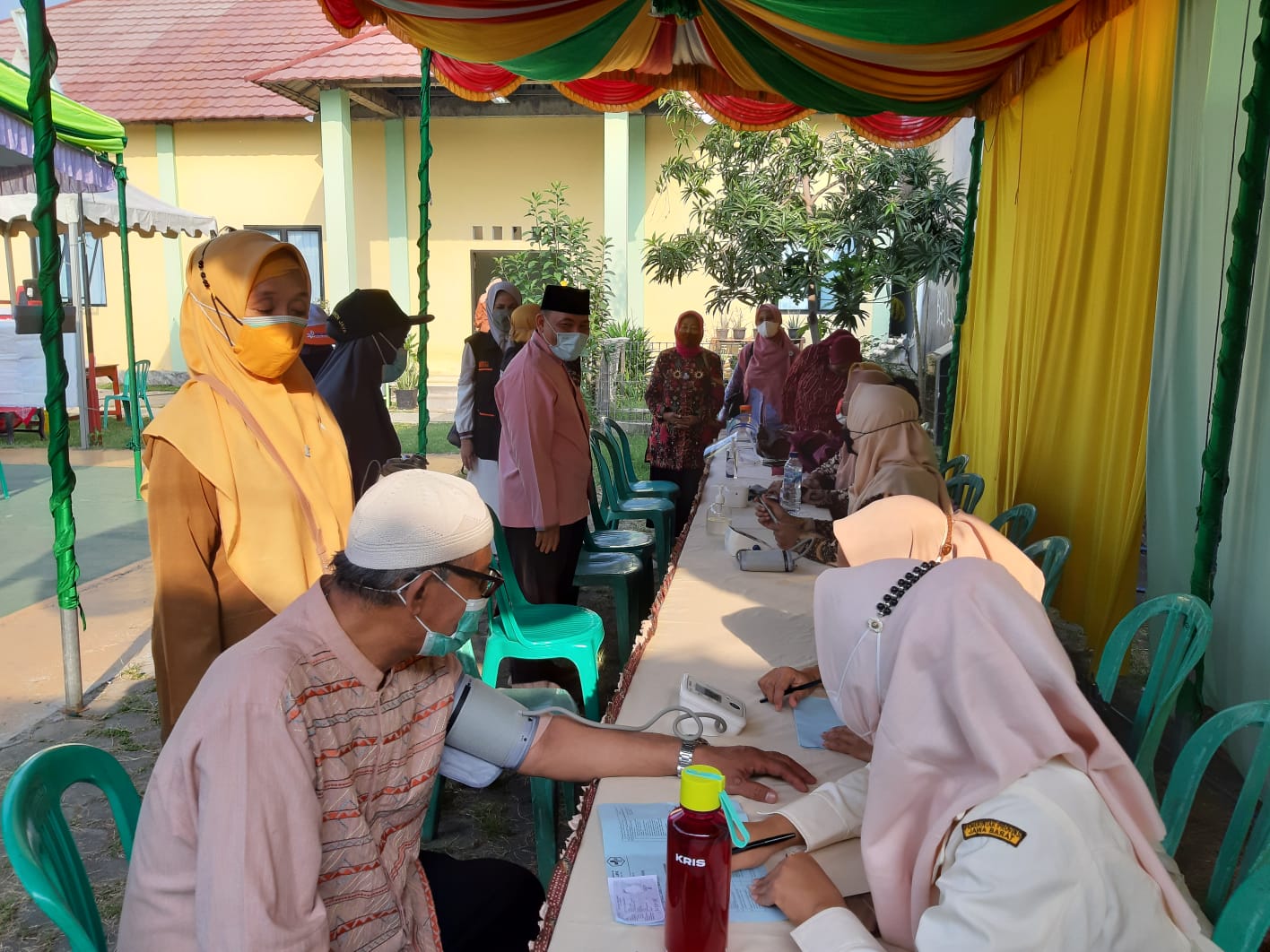 Heri Koswara sambangi sentra vaksinasi di Rw 04 Aren Jaya Bekasi Timur