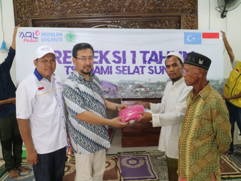 Ketua Majelis Nasional Turkistan Timur Muslim Uighur, Seyit Tümtürk bersama AQL Peduli