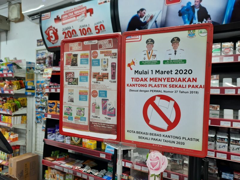 Imbauan pengurangan kantong plastik di mini market