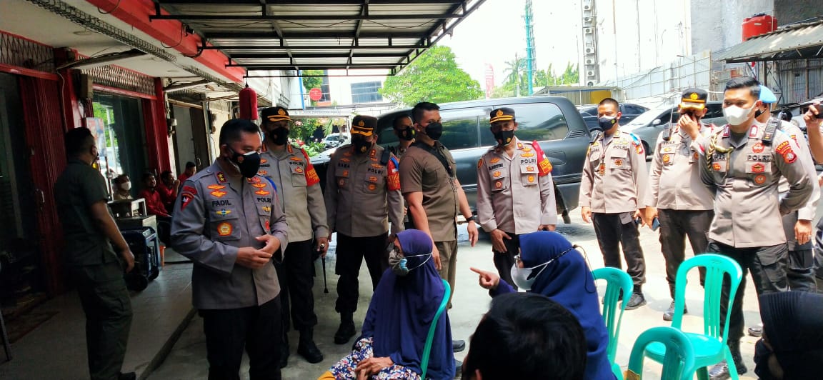 Irjen Fadil tinjau vaksin di ruko SNK Kota Bekasi