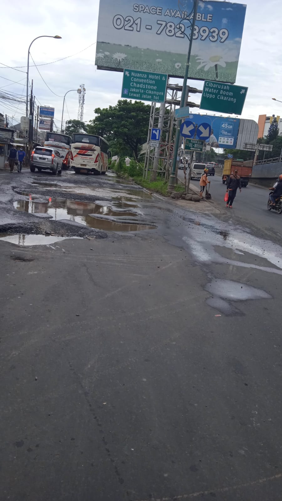 Jalan putar flyover Cikarang Selatan