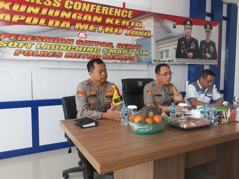 Jumpa pres Polres Metro Bekasi soal perapkan sistem layanan antrean terintegrasi FIFO