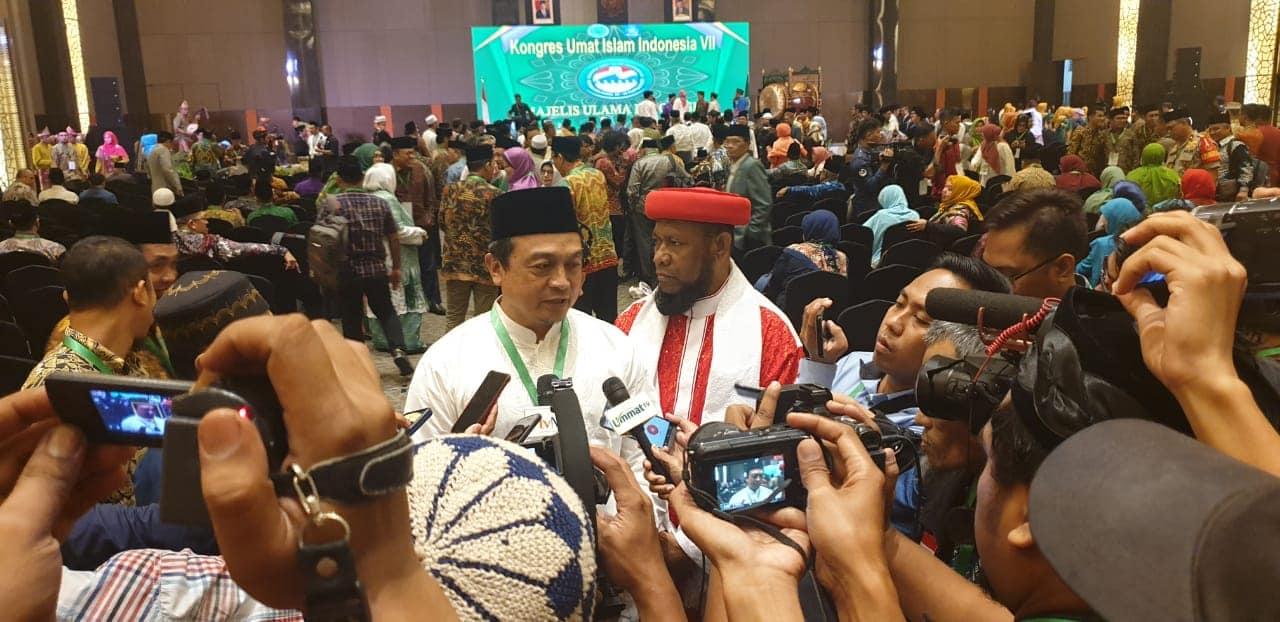 KH.Bachtiar Nasir menghadiri acara pembukaan Kongres Umat Islam Indonesia ketujuh di Pangkal Pinang