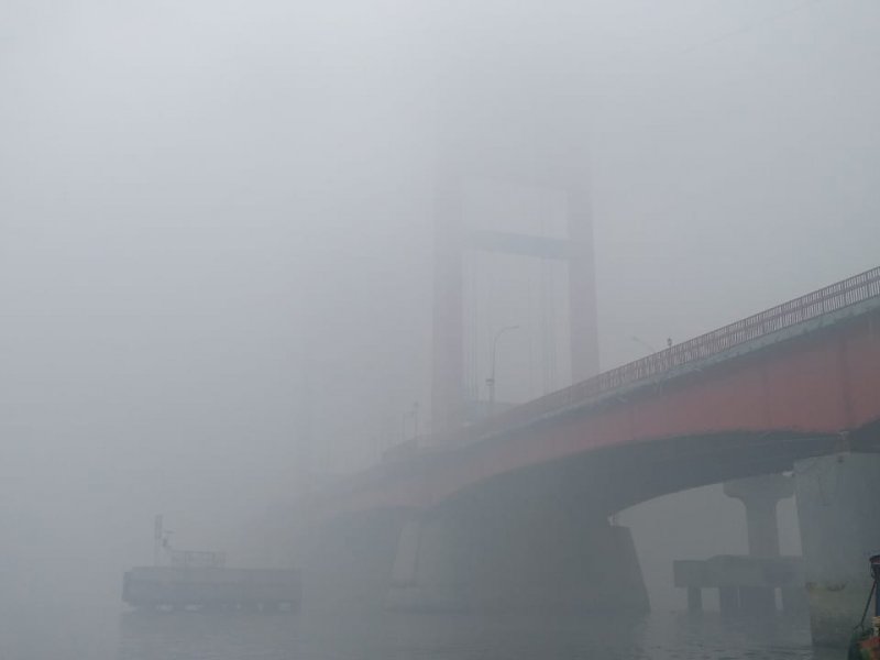 Kabut Asap menyelimuti Palembang pada Senin (14/10) pagi