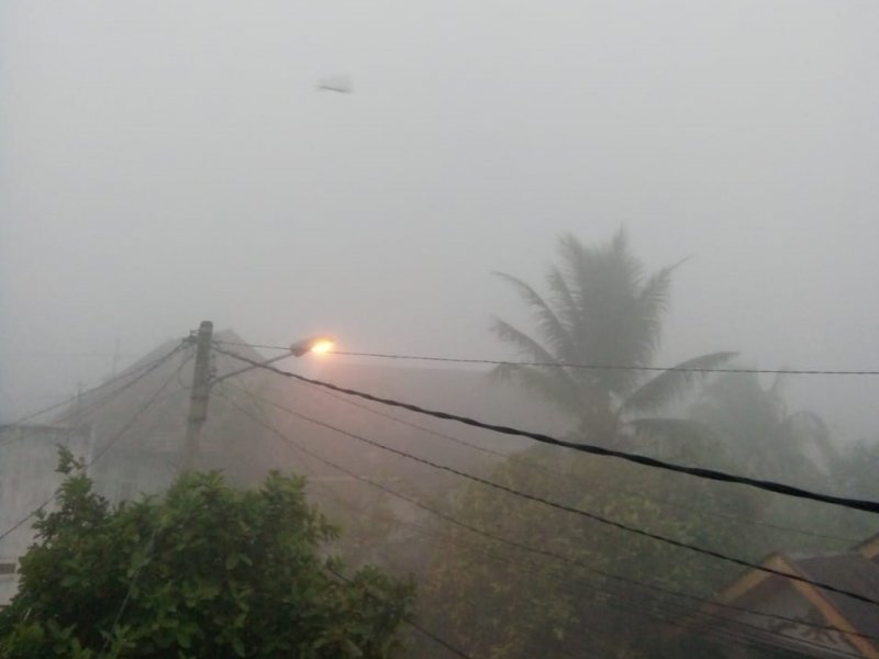 Kabut asap menyelimuti Palembang akibat Karhutla