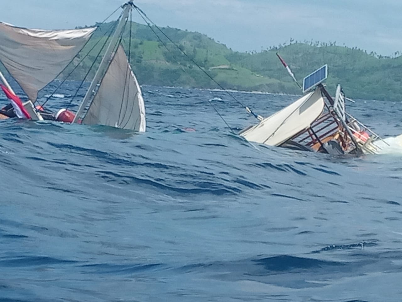 Kapal yang ditumpangi wartawan istana di Labuan Bajo kecelakaan tetapi semua penumpang selamat