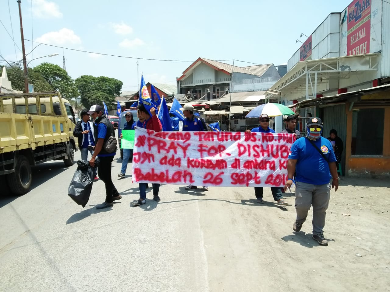 Karang taruna tuntut agar truk bertonase berat dilarang masuk ke jalan kecil