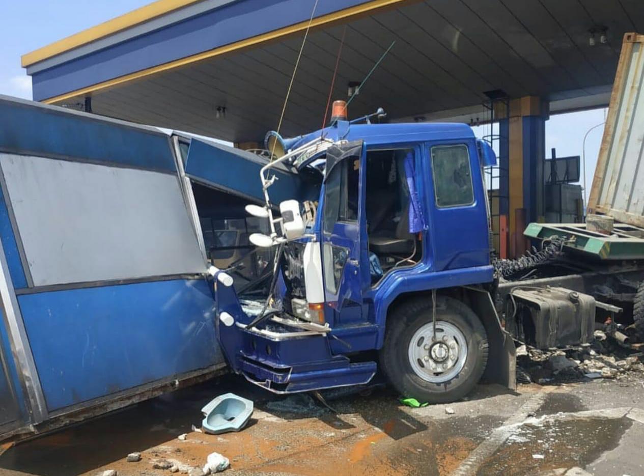 Kecelakaan beruntun di Gerbang Tol Halim 2 Akibat truk kontainer mengalami rem blong