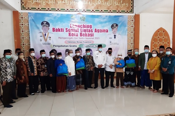 Kegiatan Bakti Sosial Baksos Lintas Agama di Pondok Pesantren Al Qur an Fatimiyah Bekasi