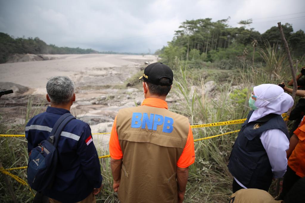 Kepala BNPB Doni Monardo dan Gubernur Jatim Meninjau Lokasi Bencana Lahar Gunung Semeru di Lumajang