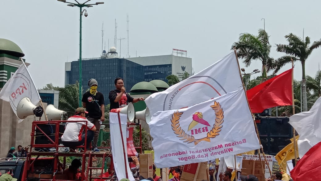 Kesatuan Perjuangan Rakyat gelar aksi di depan Gedung DPR RI