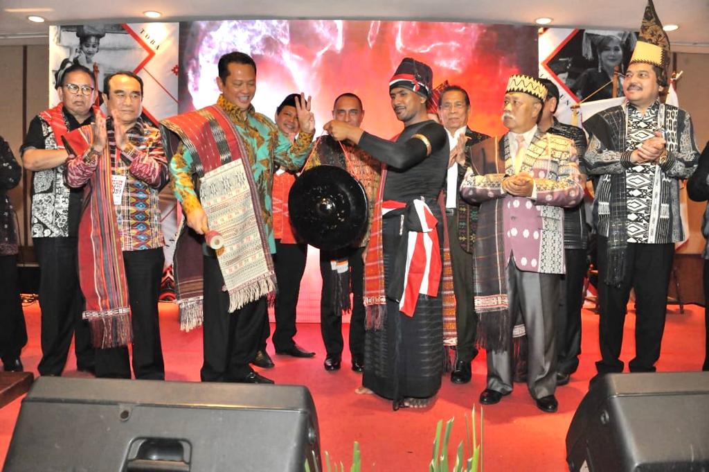 Ketua MPR RI Bambang Soesatyo pada pembukaan Pameran Ulos Fest 2019