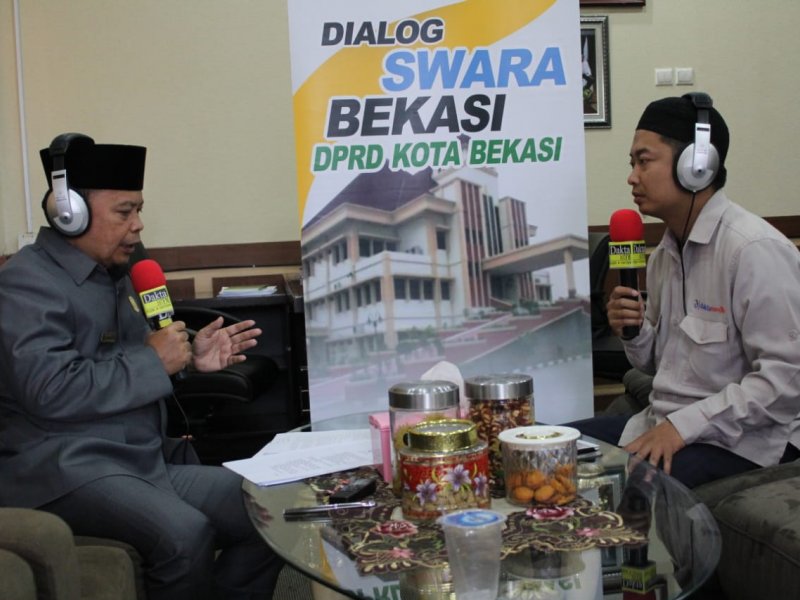 Ketua Sementara DPRD, Saifuddaulah dalam Swara Bekasi Radio Dakta