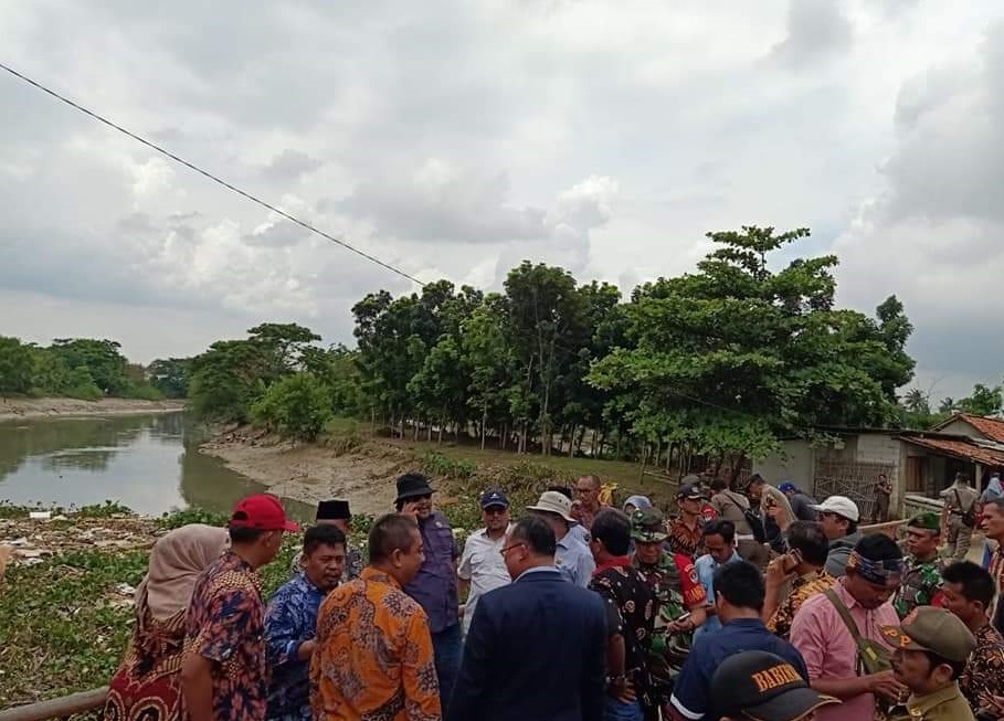 Komisi III DPRD Kabupaten Bekasi melakukan kunjungan ke Kali Ciherang Kecamatan Karangbahagia