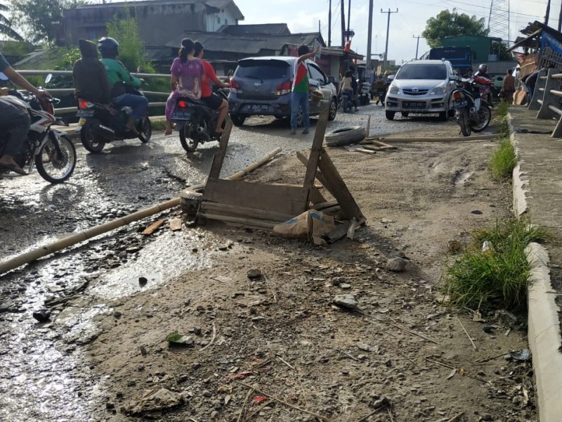 Kondis Jembatan di Perumahan Graha Prima yang sangat mengkhawatirkan (21/2)