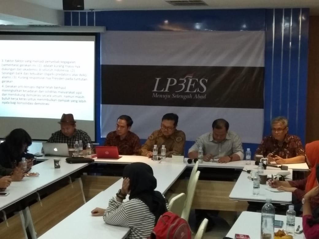 LP3ES menggelar diskusi media bertema membaca strategi pelemahan KPK